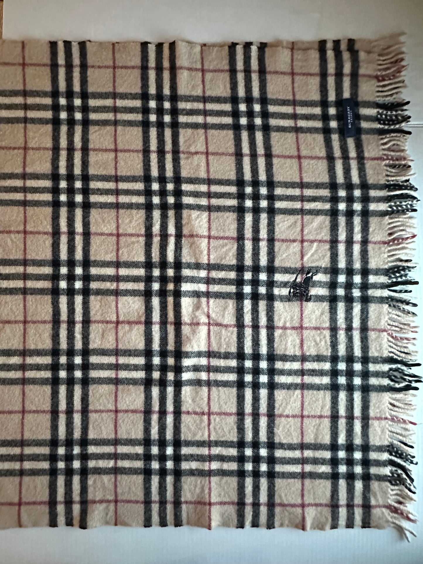 Burberry Classic Nova Check Scarf, lap blanket, shawl 100% pure wool