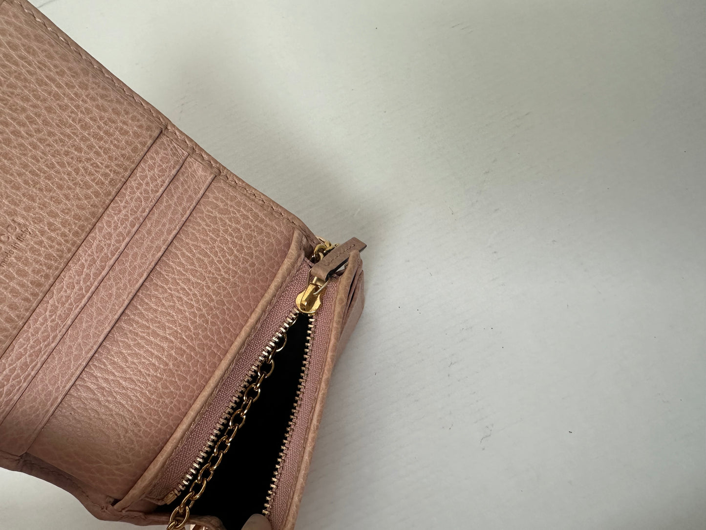 Available Gucci compact wallet Pink Beige