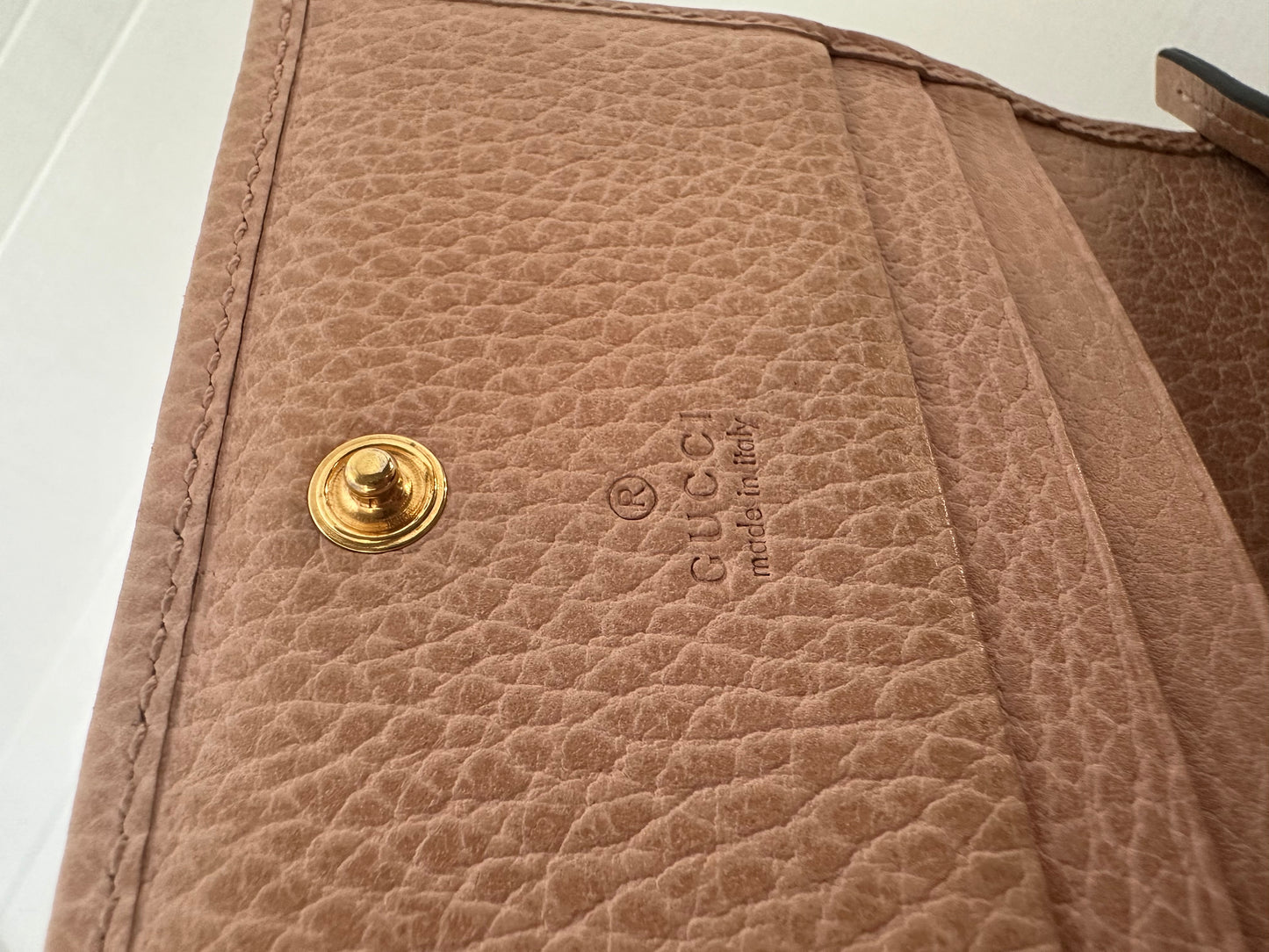 Available Gucci compact wallet Pink Beige
