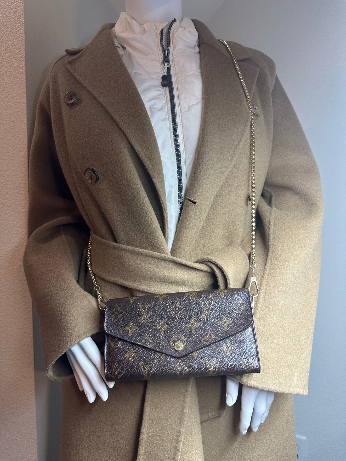 Available LOUIS VUITTON Monogram Sarah Wallet to Crossbody