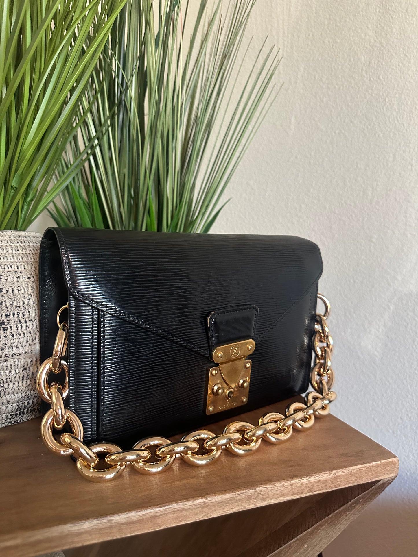 Louis Vuitton epi clutch ~ Black vintage