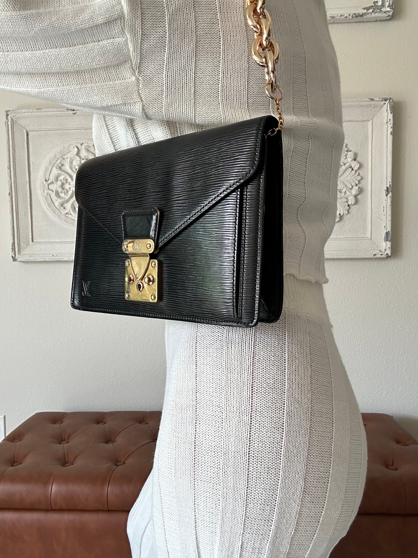 Louis Vuitton epi clutch ~ Black vintage