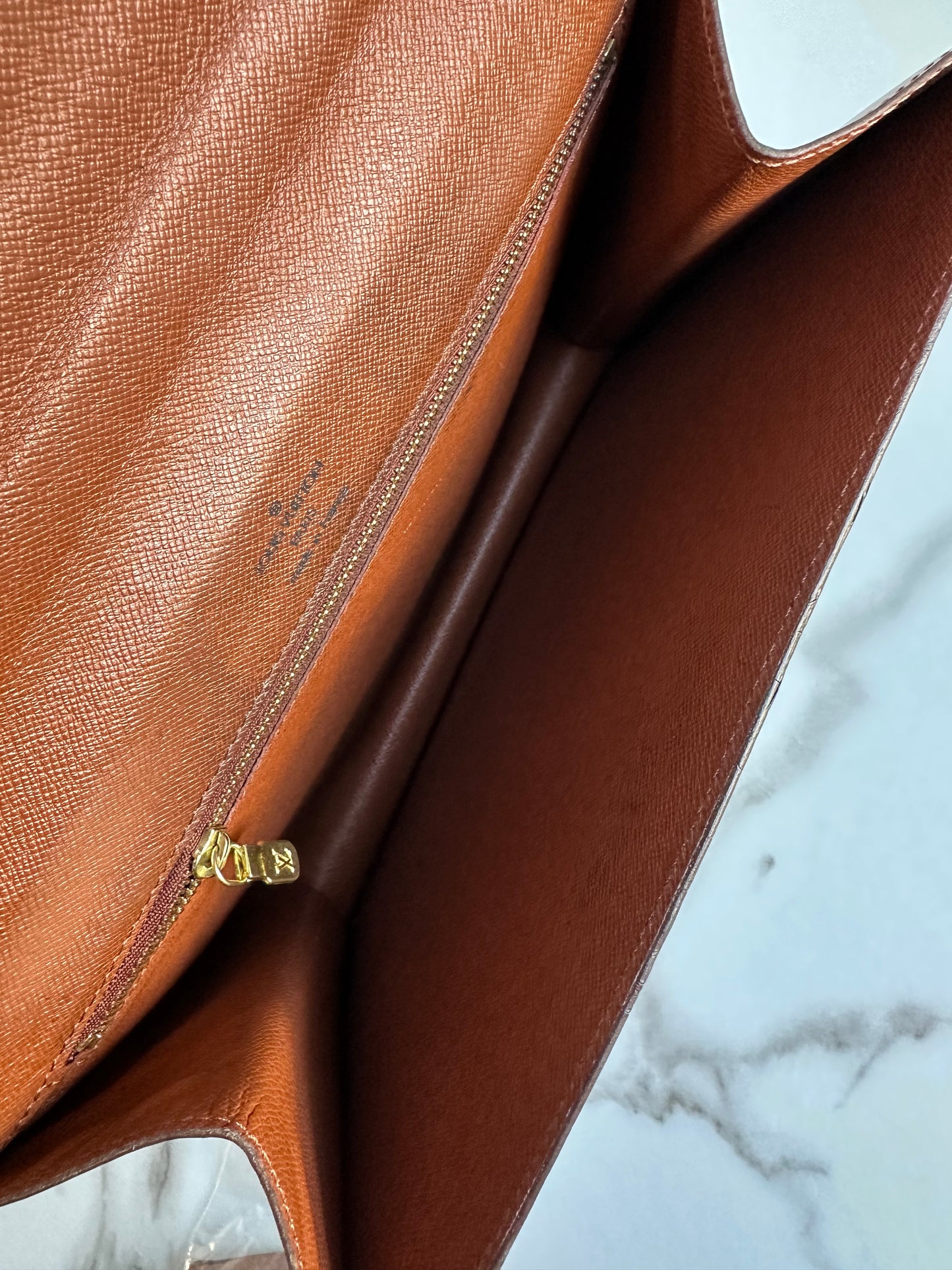 LOUIS VUITTON "Monceau 28"