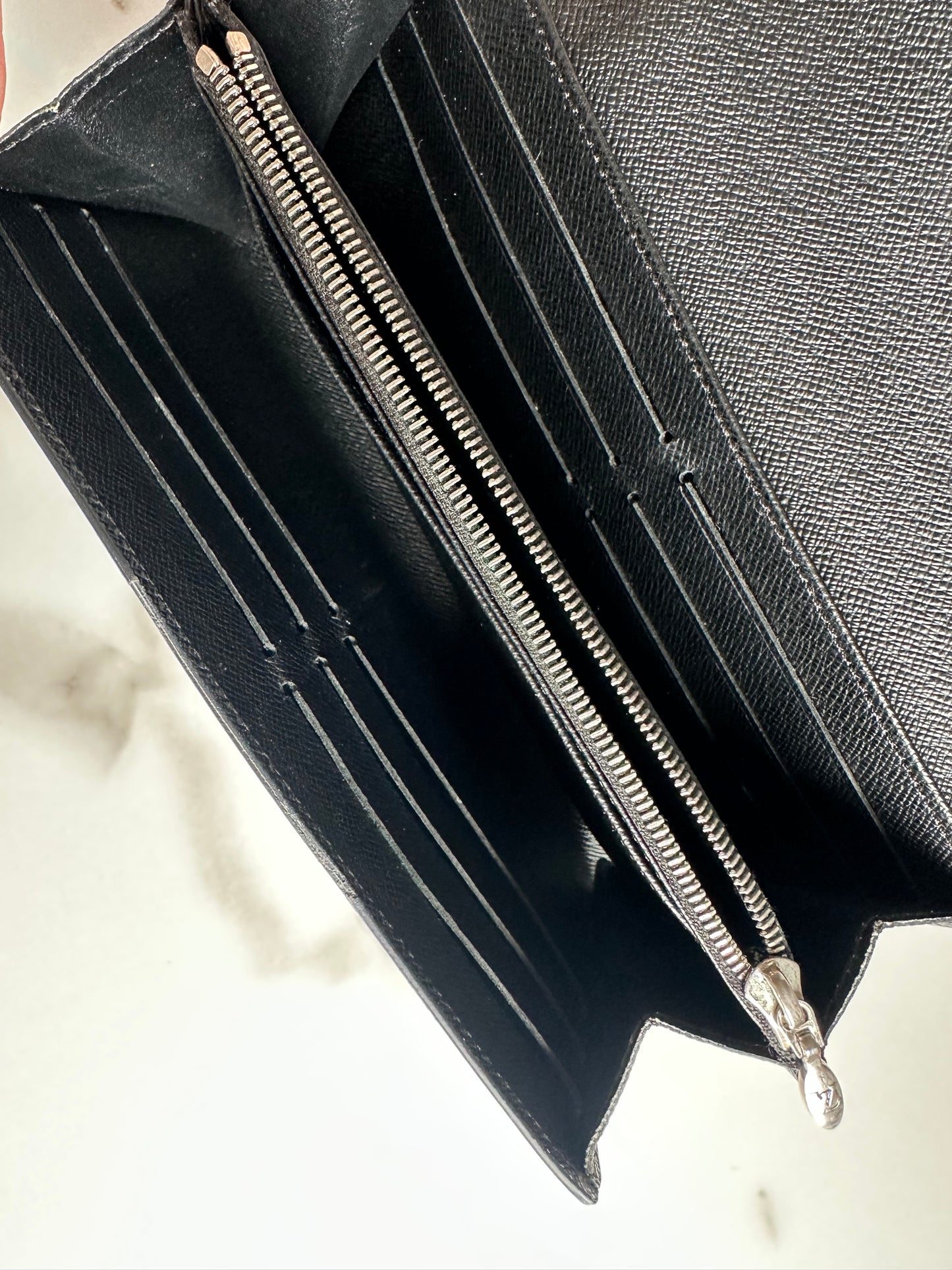 Louis Vuitton Twist wallet in Epi leather/ twist lock