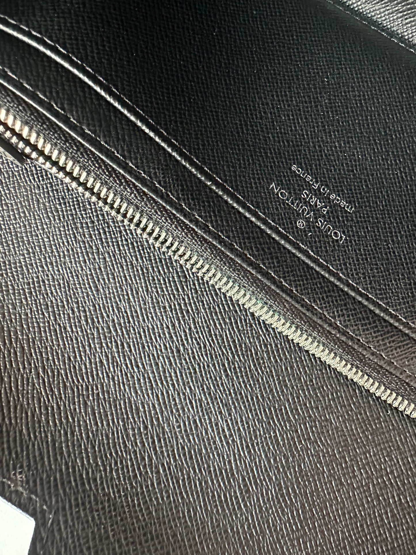 Louis Vuitton Twist wallet in Epi leather/ twist lock