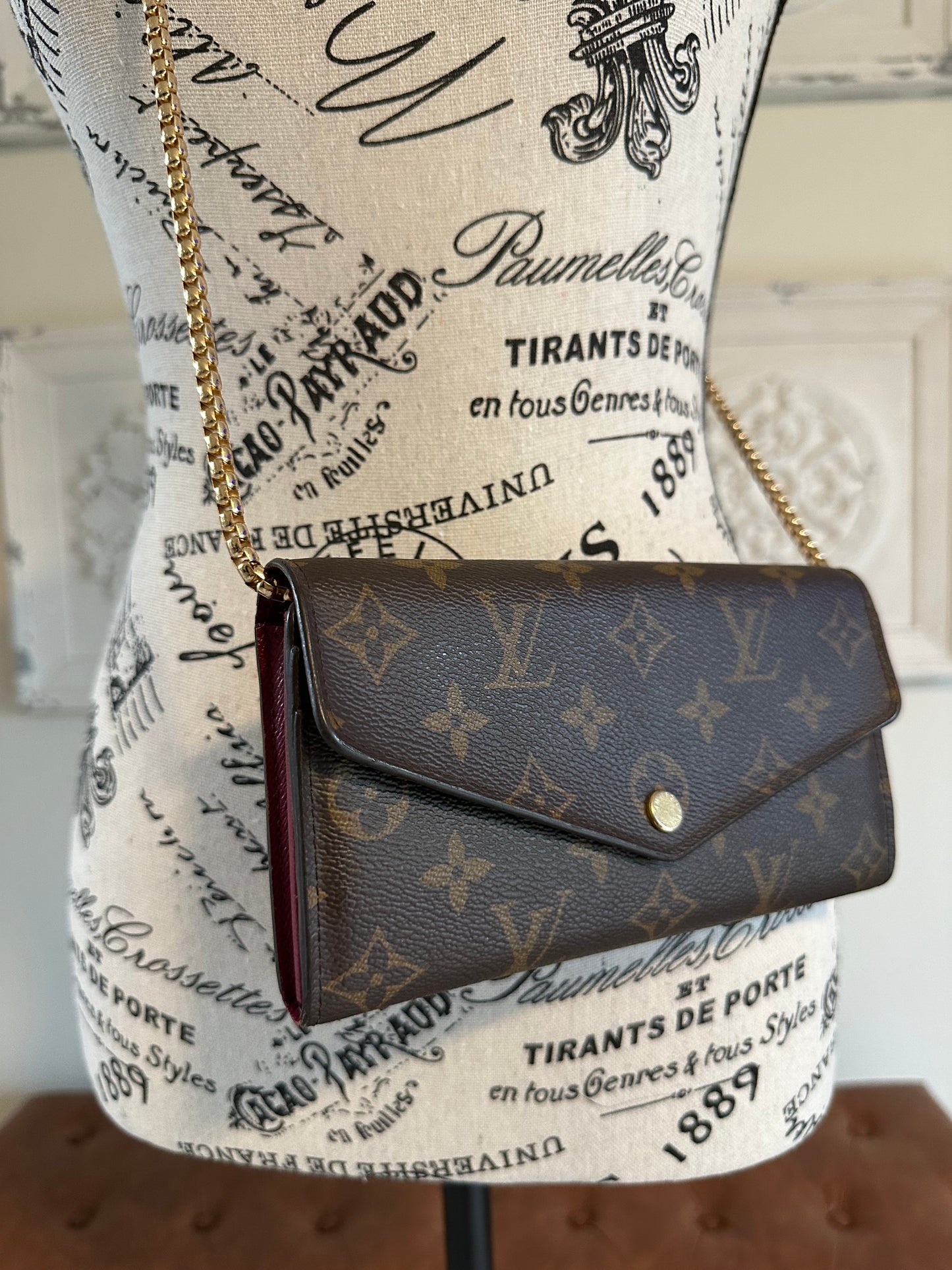Available Louis Vuitton Sarah Wallet on chain