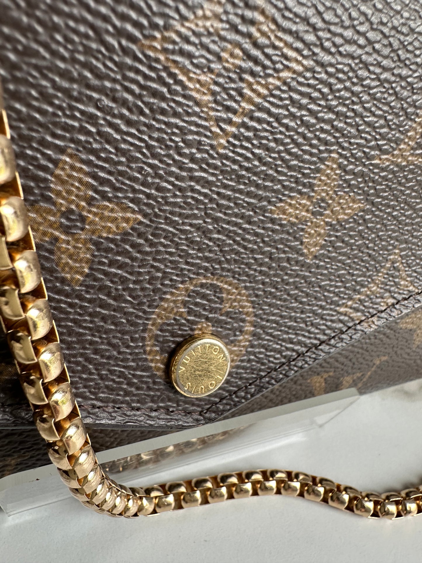 Available Louis Vuitton Sarah Wallet on chain