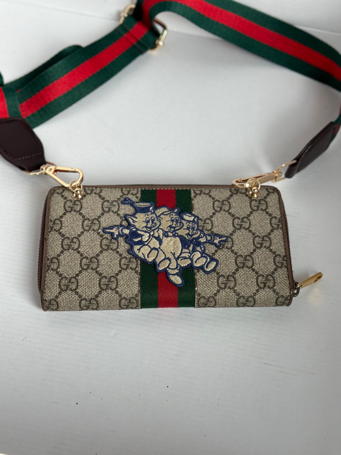 GUCCI Disney Three Little Pigs zippy Wallet