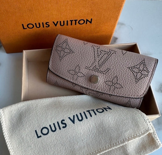 Louis Vuitton Key Holder Case Monogram Mahina Magnolia