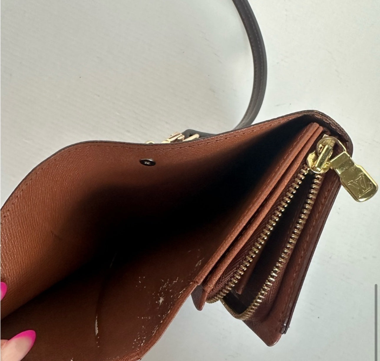 Louis Vuitton Porte-Monnaie Billets Tresor WOC crossbody