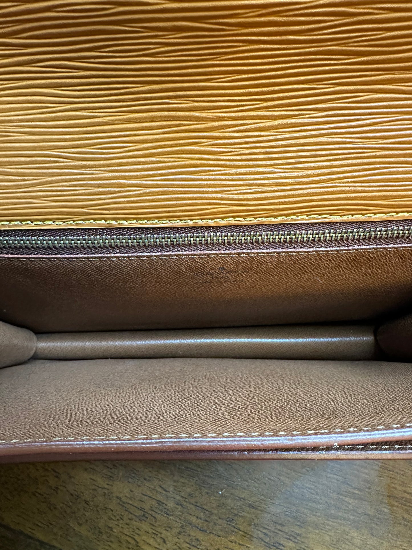 Vintage Louis Vuitton Epi clutch/ purse