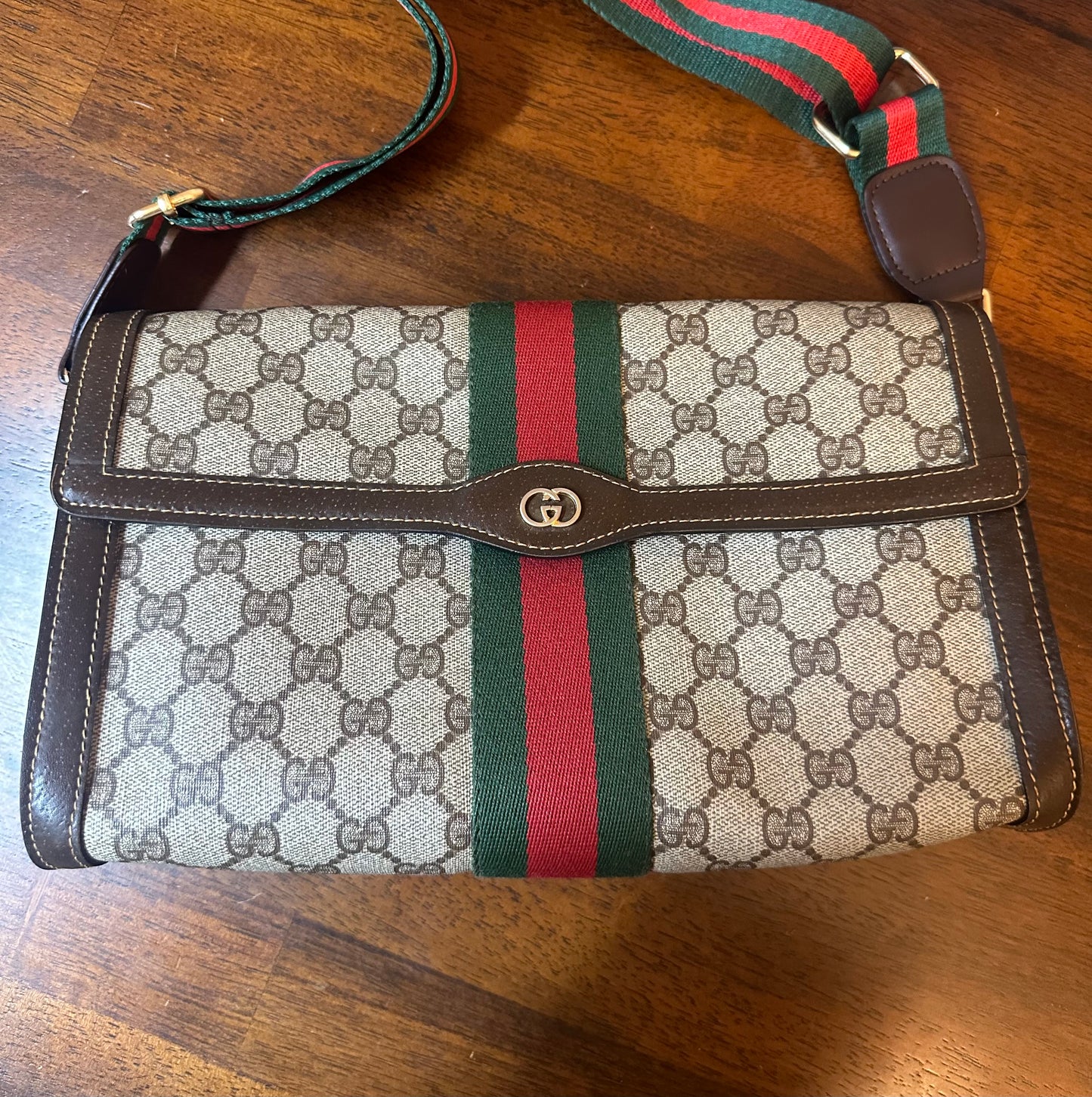 GUCCI PARFUMS make up bag/ clutch crossbody.