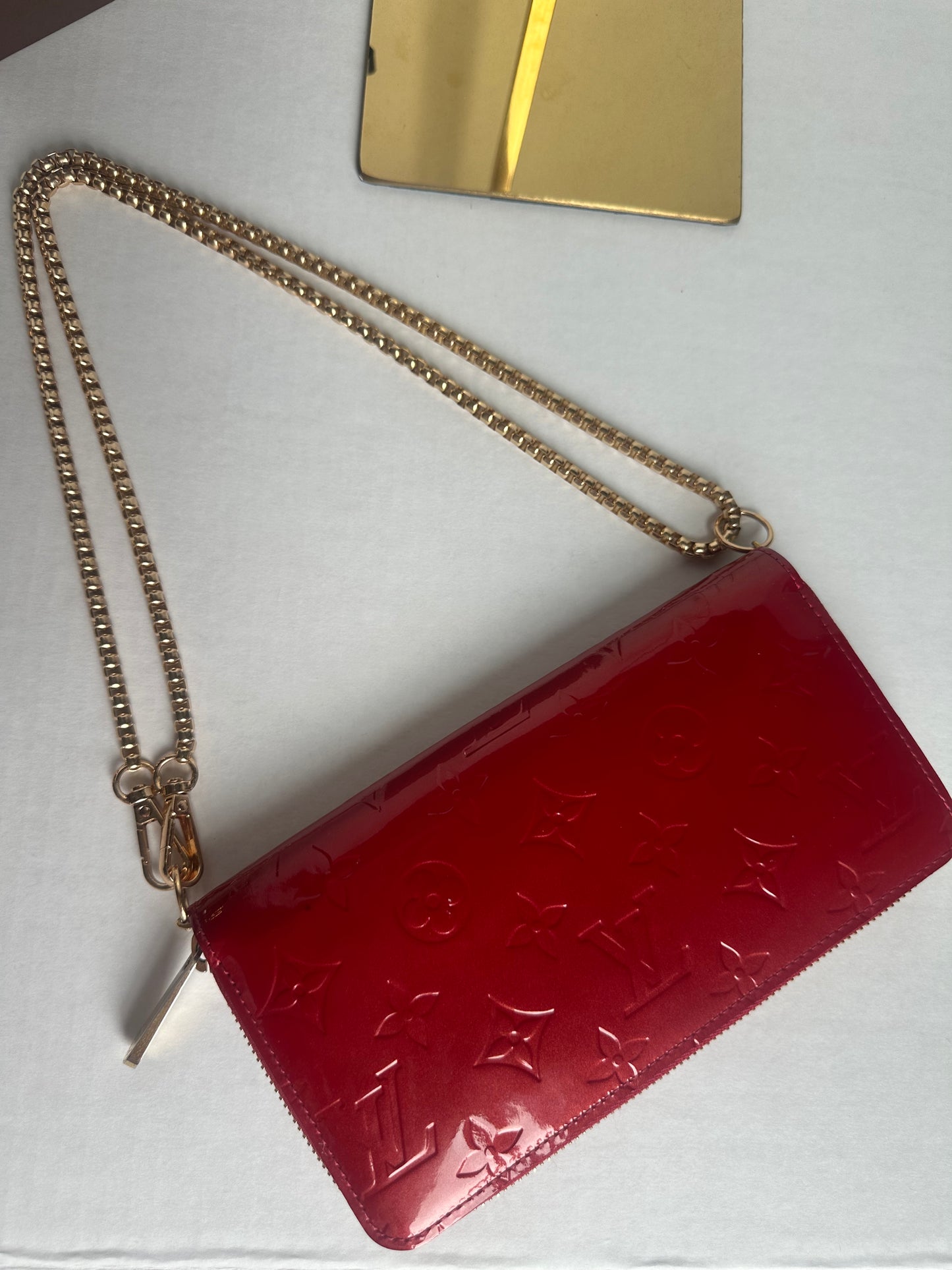 Louis Vuitton vernis Leather Red Zippy Long Wallet