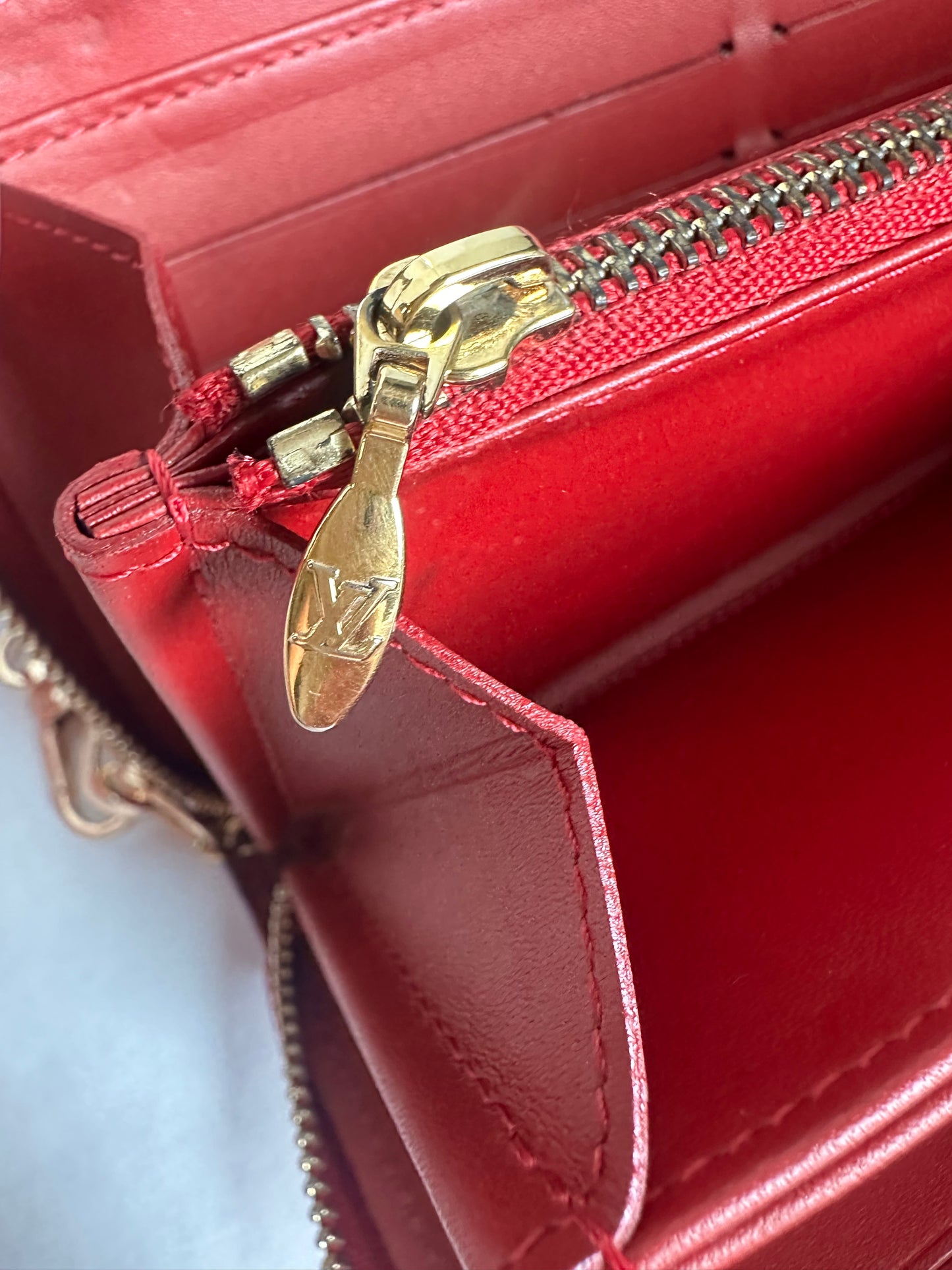 Louis Vuitton vernis Leather Red Zippy Long Wallet