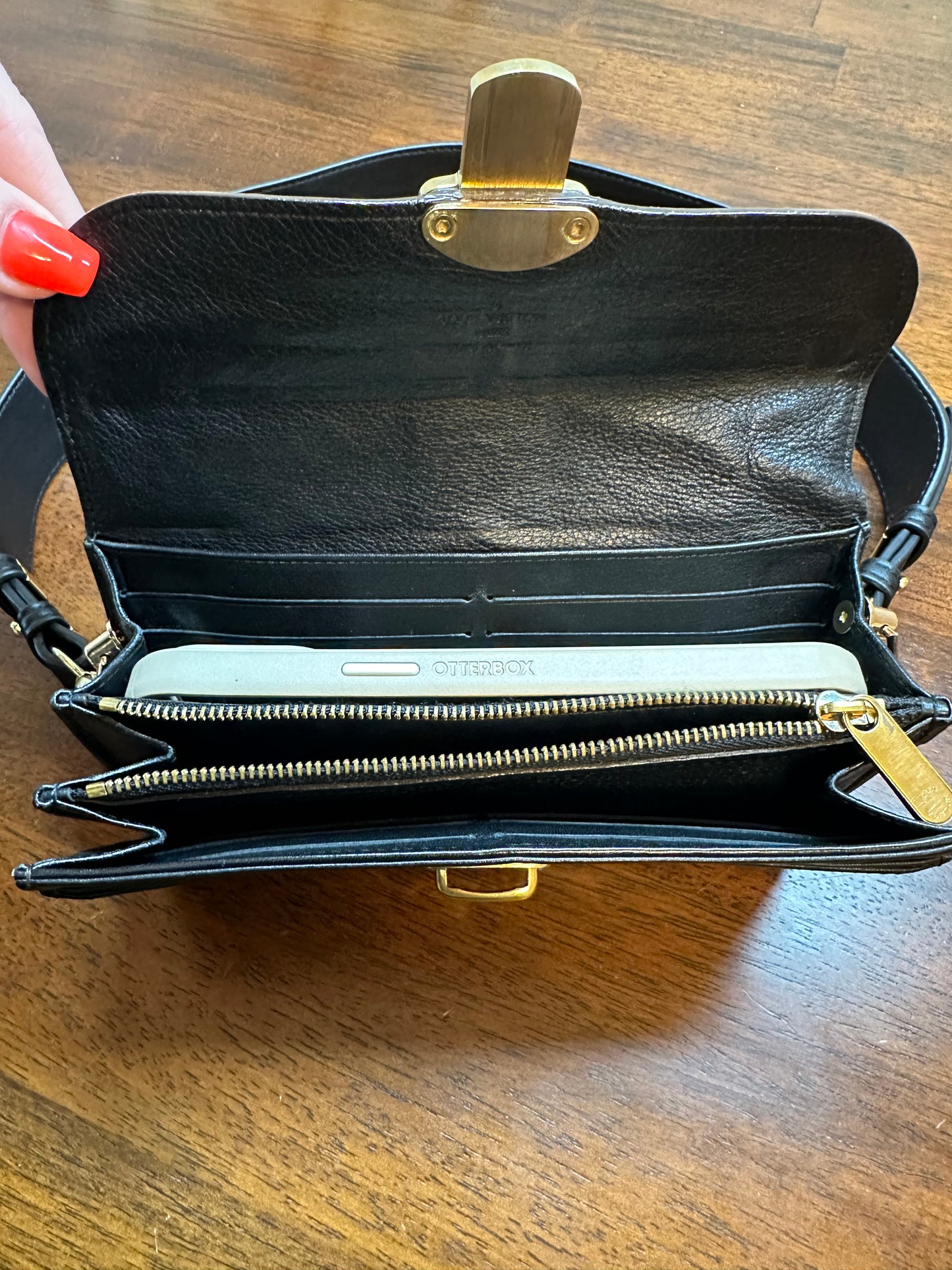 LOUIS VUITTON Mahina Portofeu luris wallet