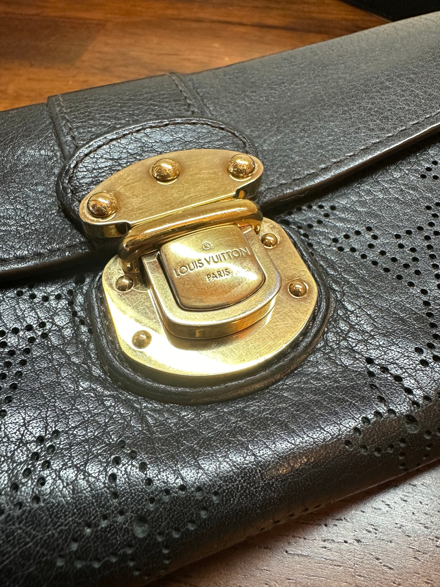 LOUIS VUITTON Mahina Portofeu luris wallet