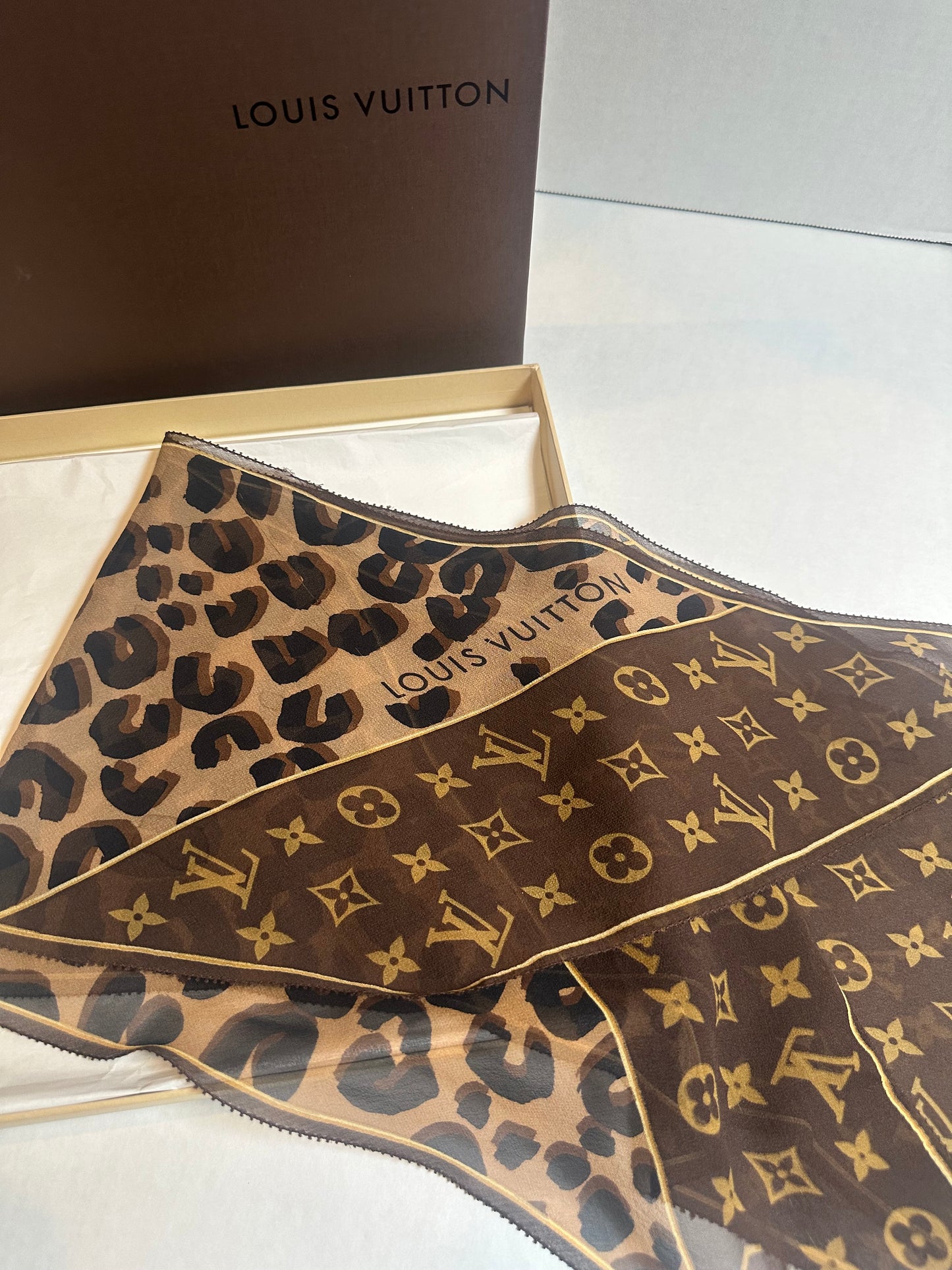 Louis Vuitton Pre-Owned Monogram Leopard silk scarf