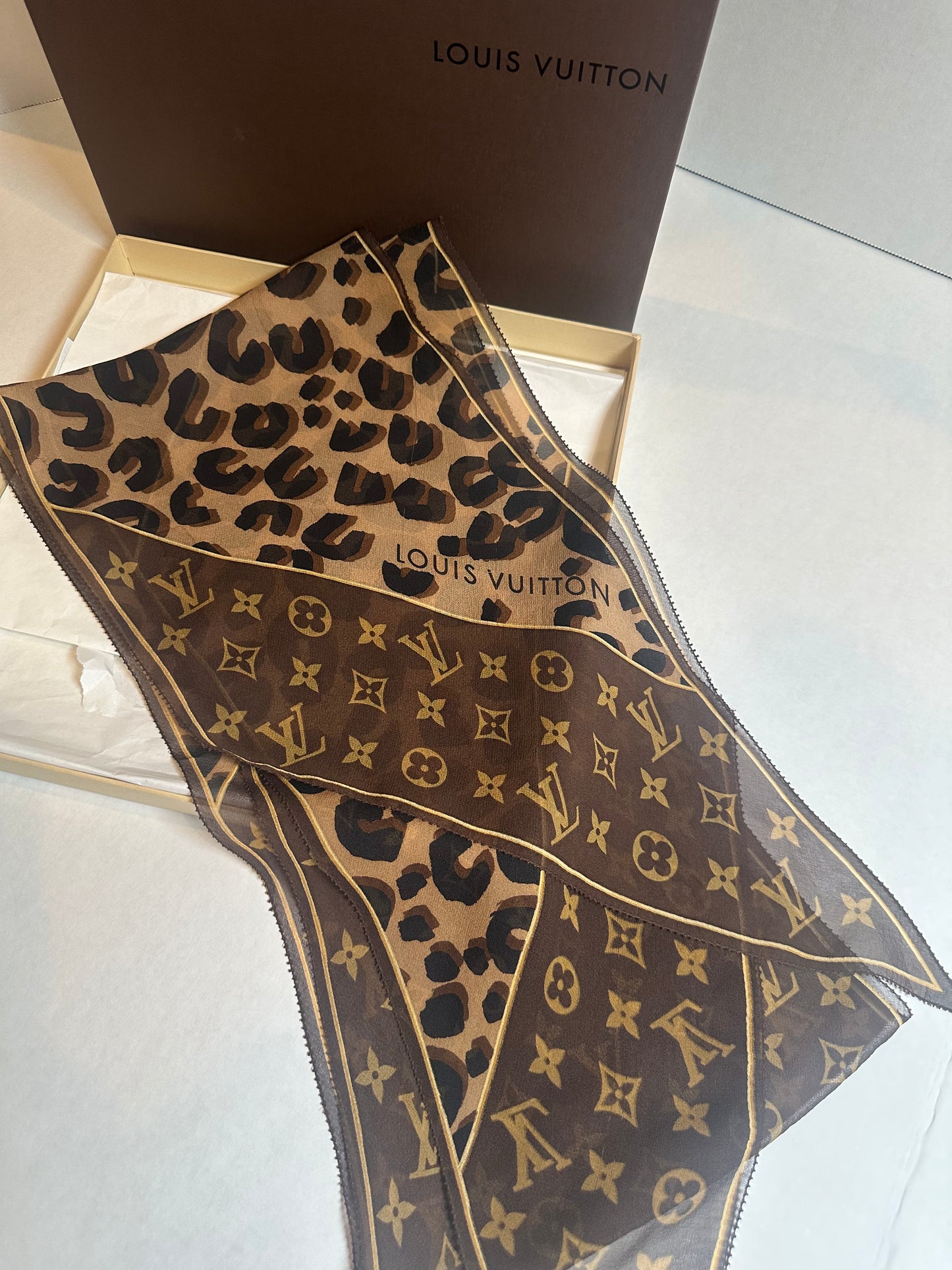 Louis Vuitton Pre-Owned Monogram Leopard silk scarf