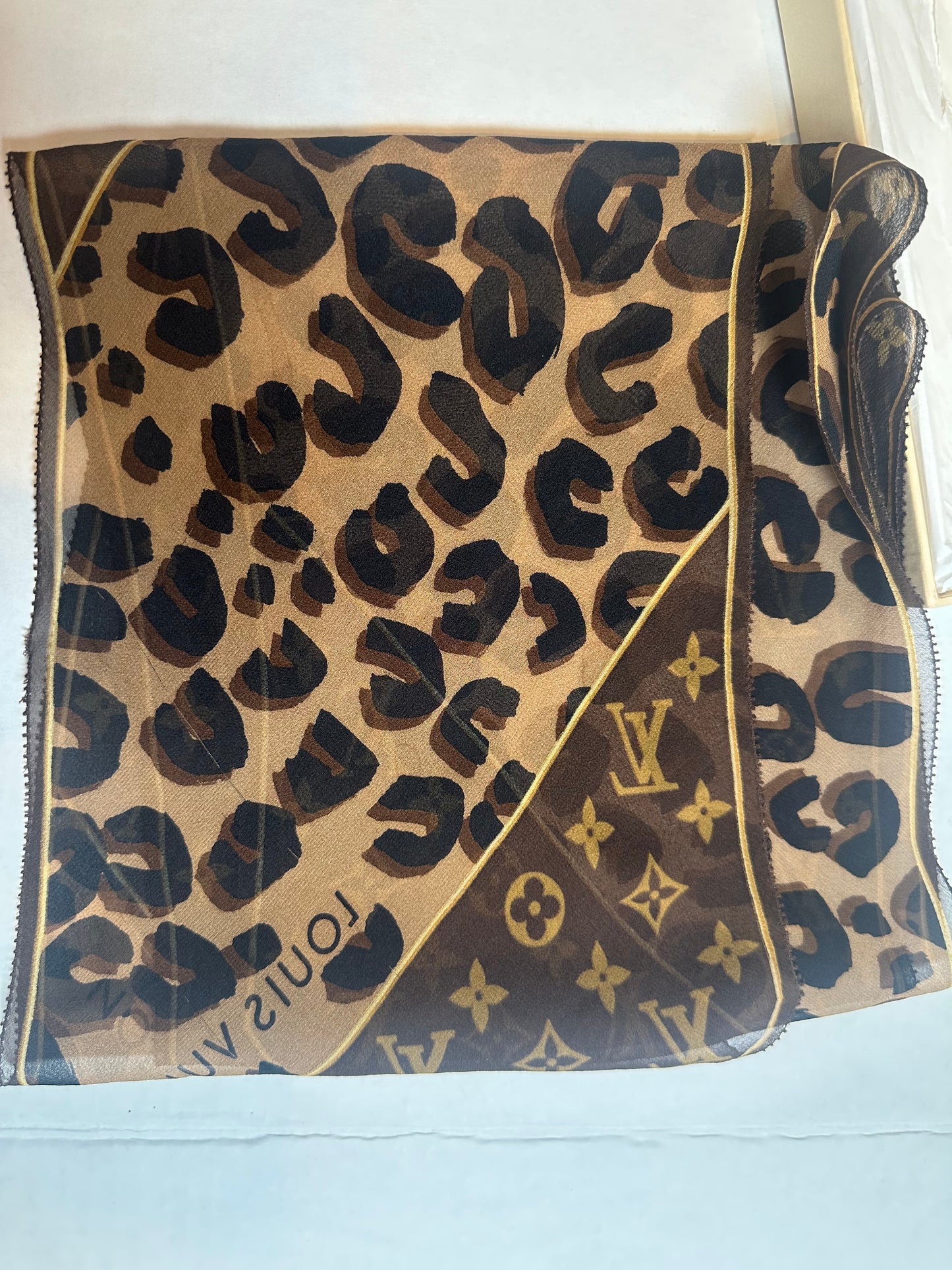 Louis Vuitton Pre-Owned Monogram Leopard silk scarf