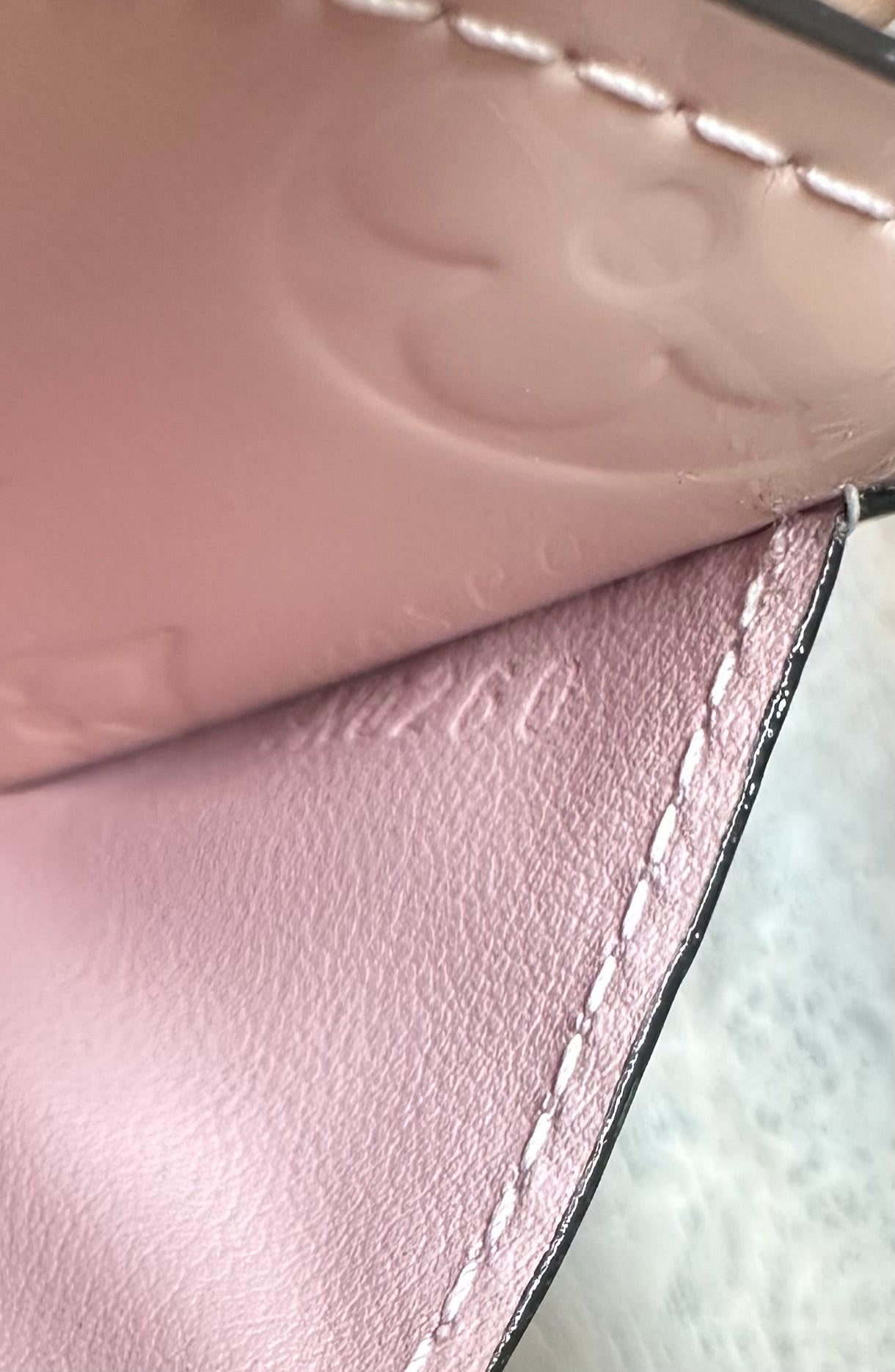 Louis Vuitton Sara Wallet, Portefeuille baby pink Monogram Vernis