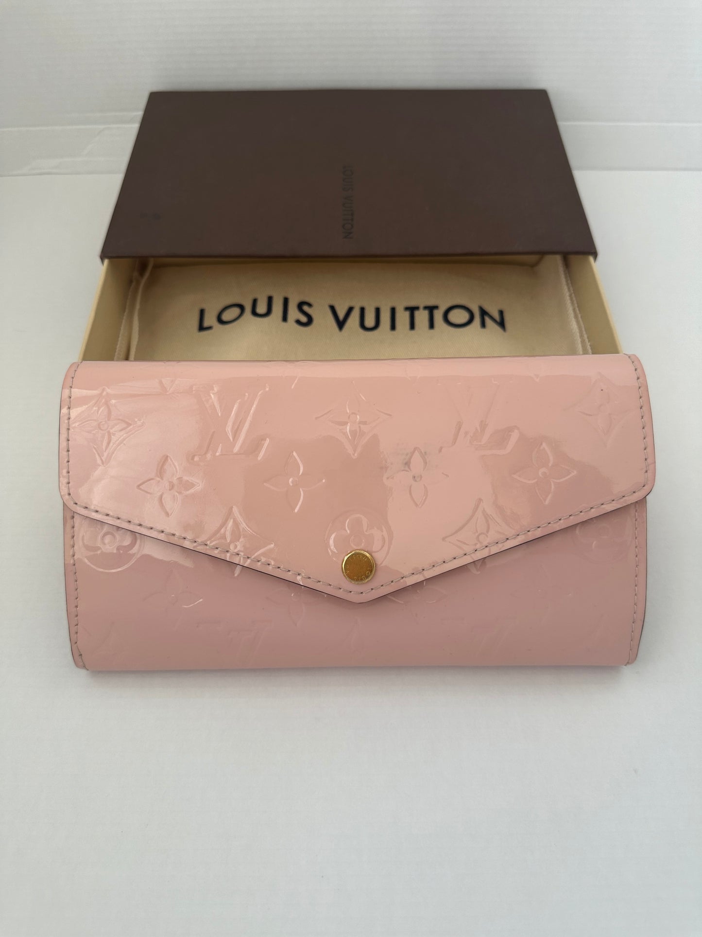 Louis Vuitton Sara Wallet, Portefeuille baby pink Monogram Vernis