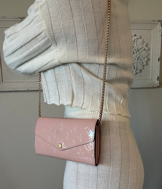 Louis Vuitton Sara Wallet, Portefeuille baby pink Monogram Vernis