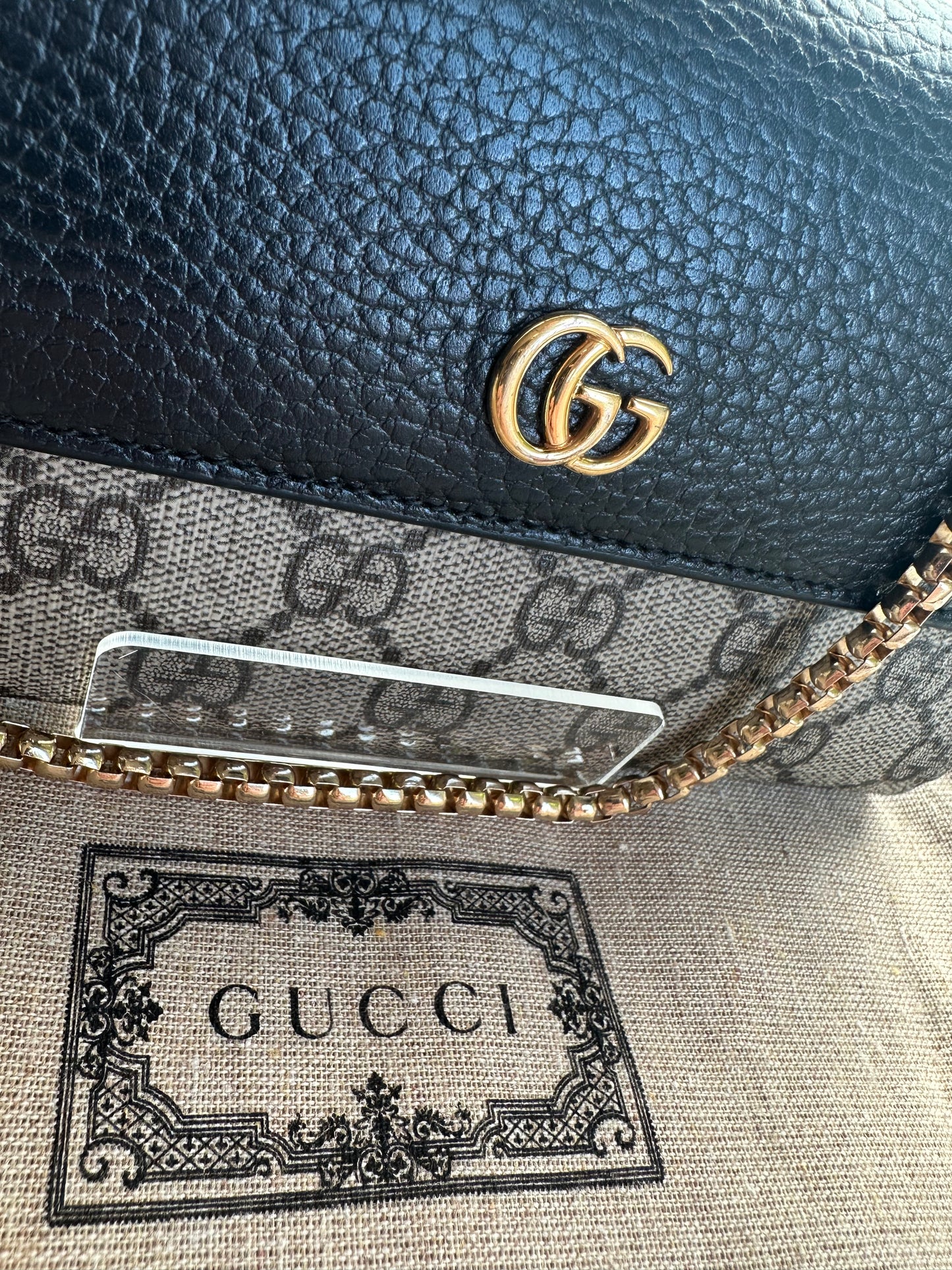 GUCCI Marmont wallet on chain- like new