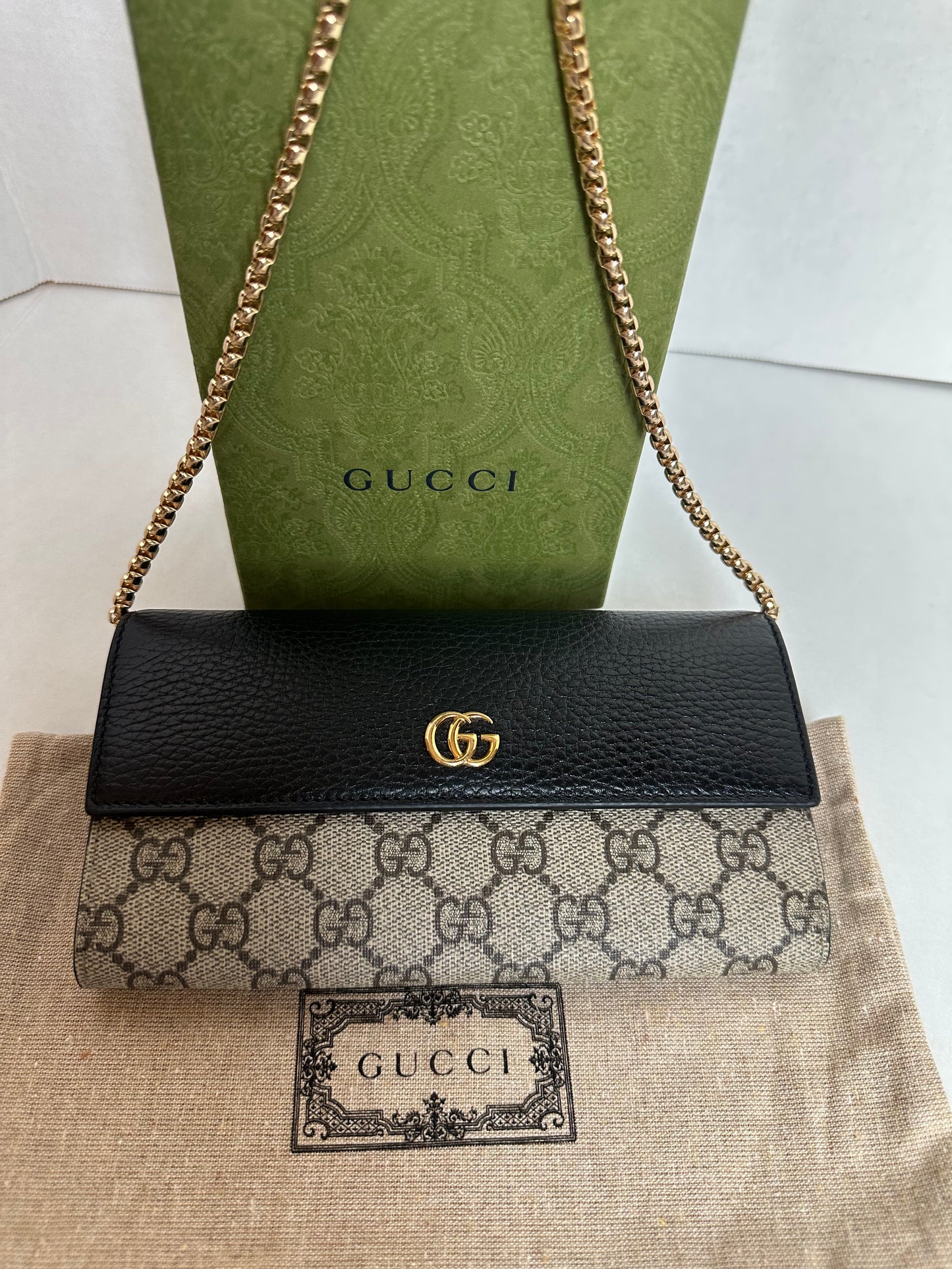 GUCCI Marmont wallet on chain- like new