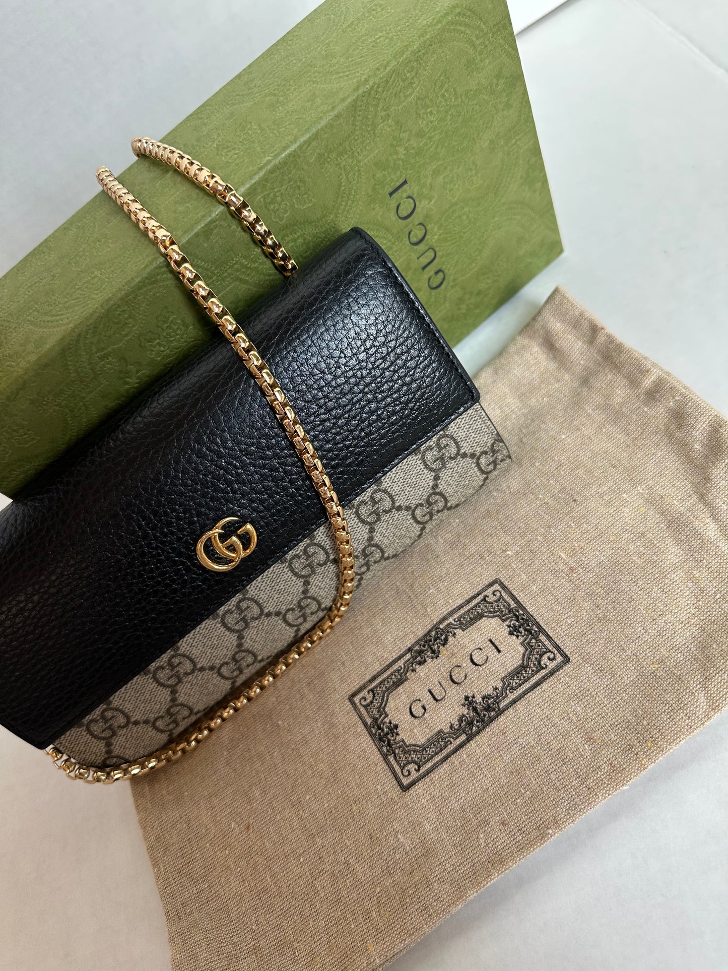 GUCCI Marmont wallet on chain- like new