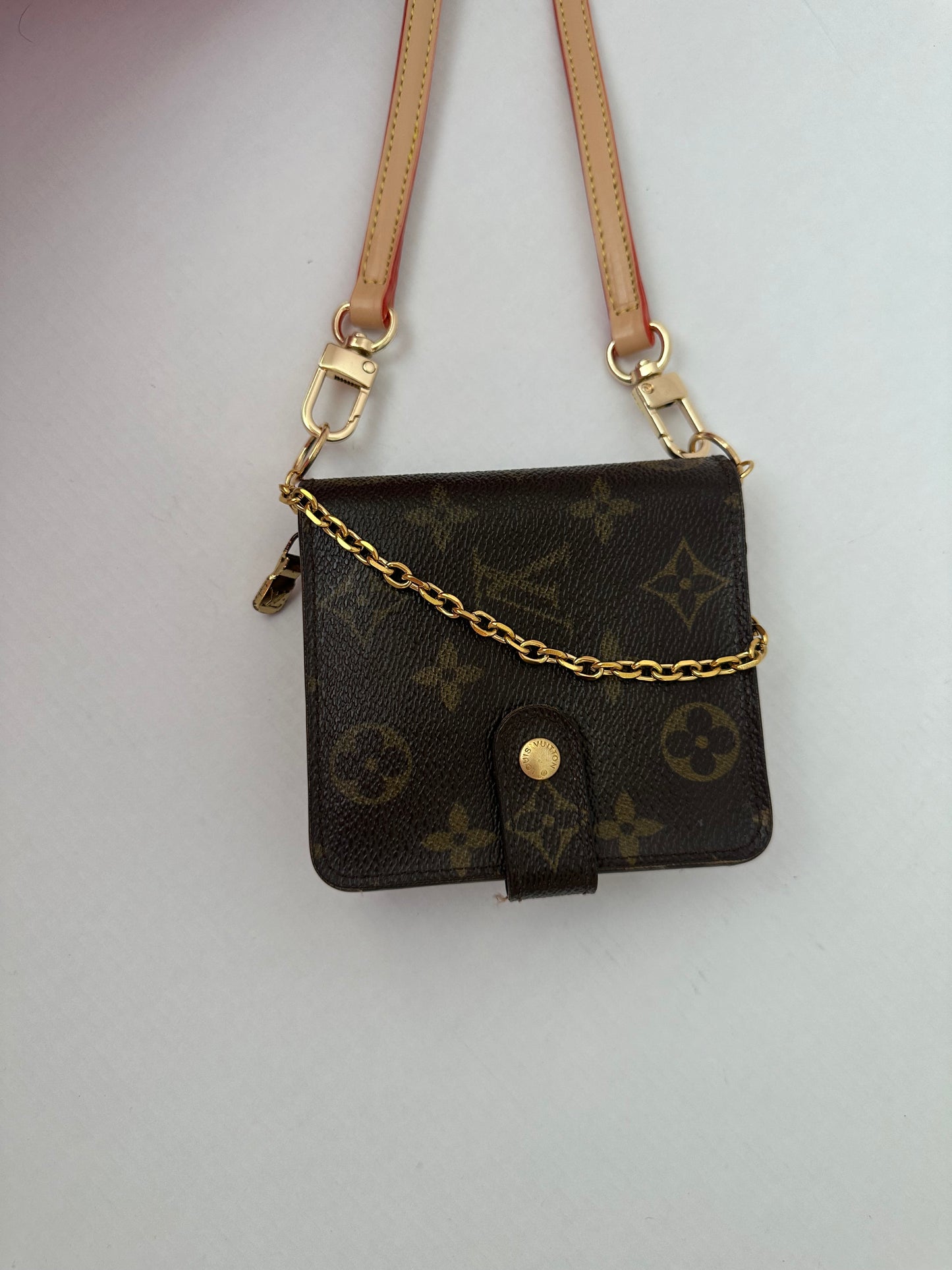 Louis Vuitton, compact monogram wallet with zipper vintage