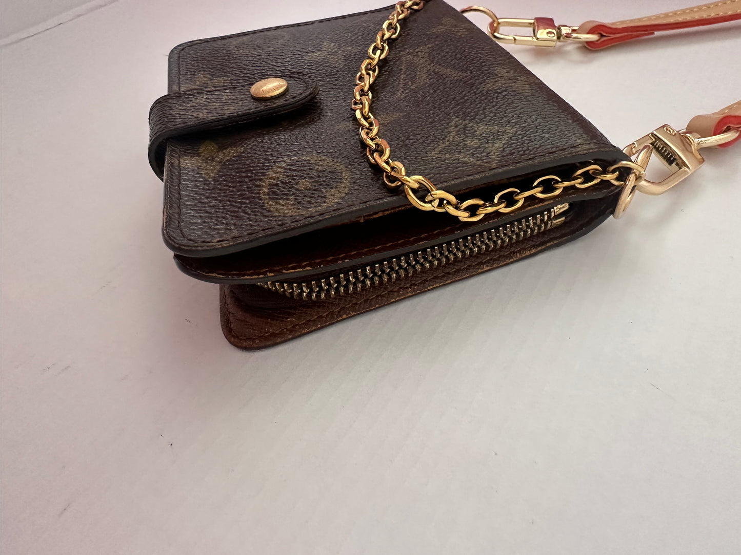 Louis Vuitton, compact monogram wallet with zipper vintage