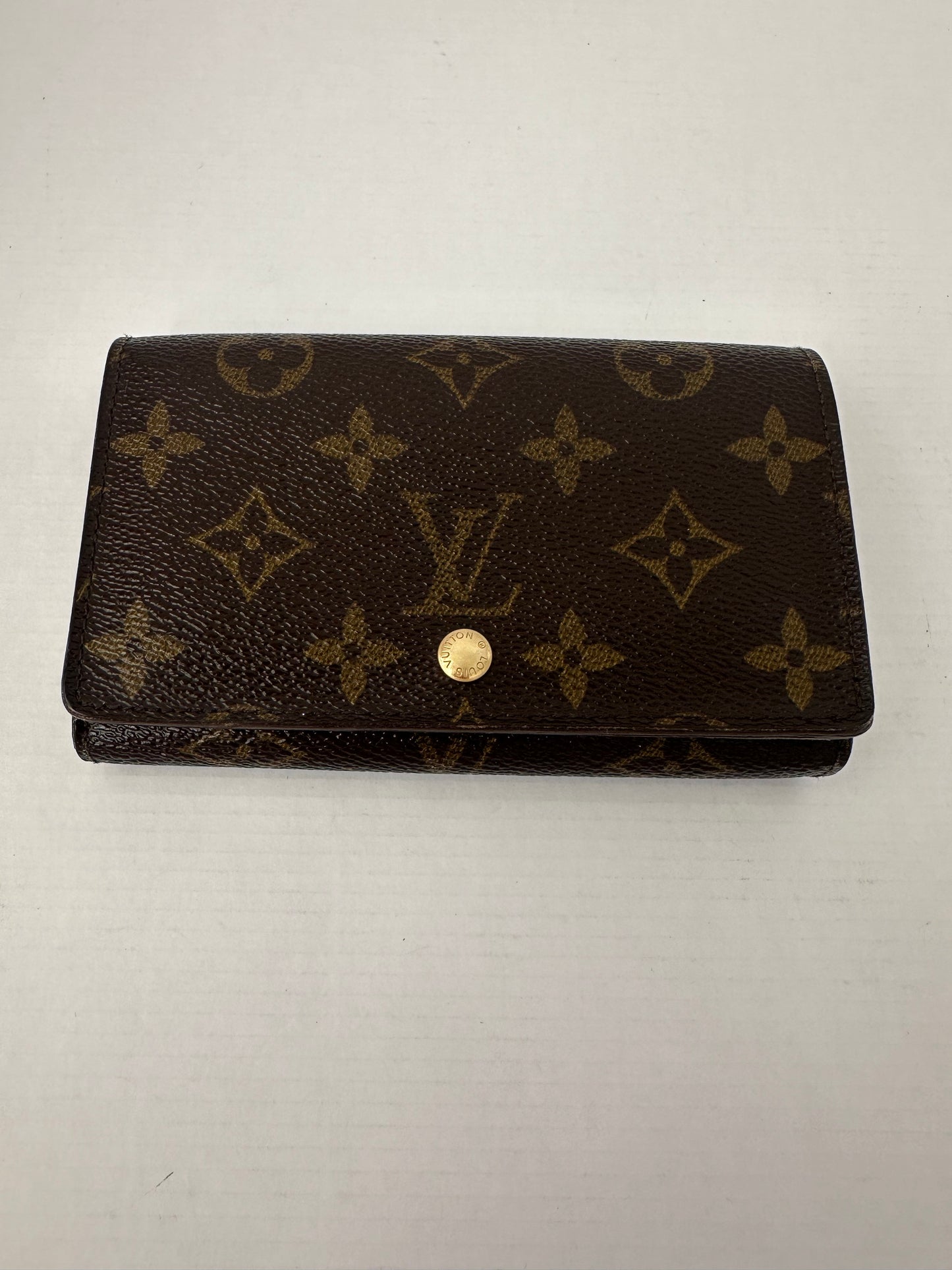 Louis Vuitton Porte-Monnaie Billets Tresor WOC crossbody