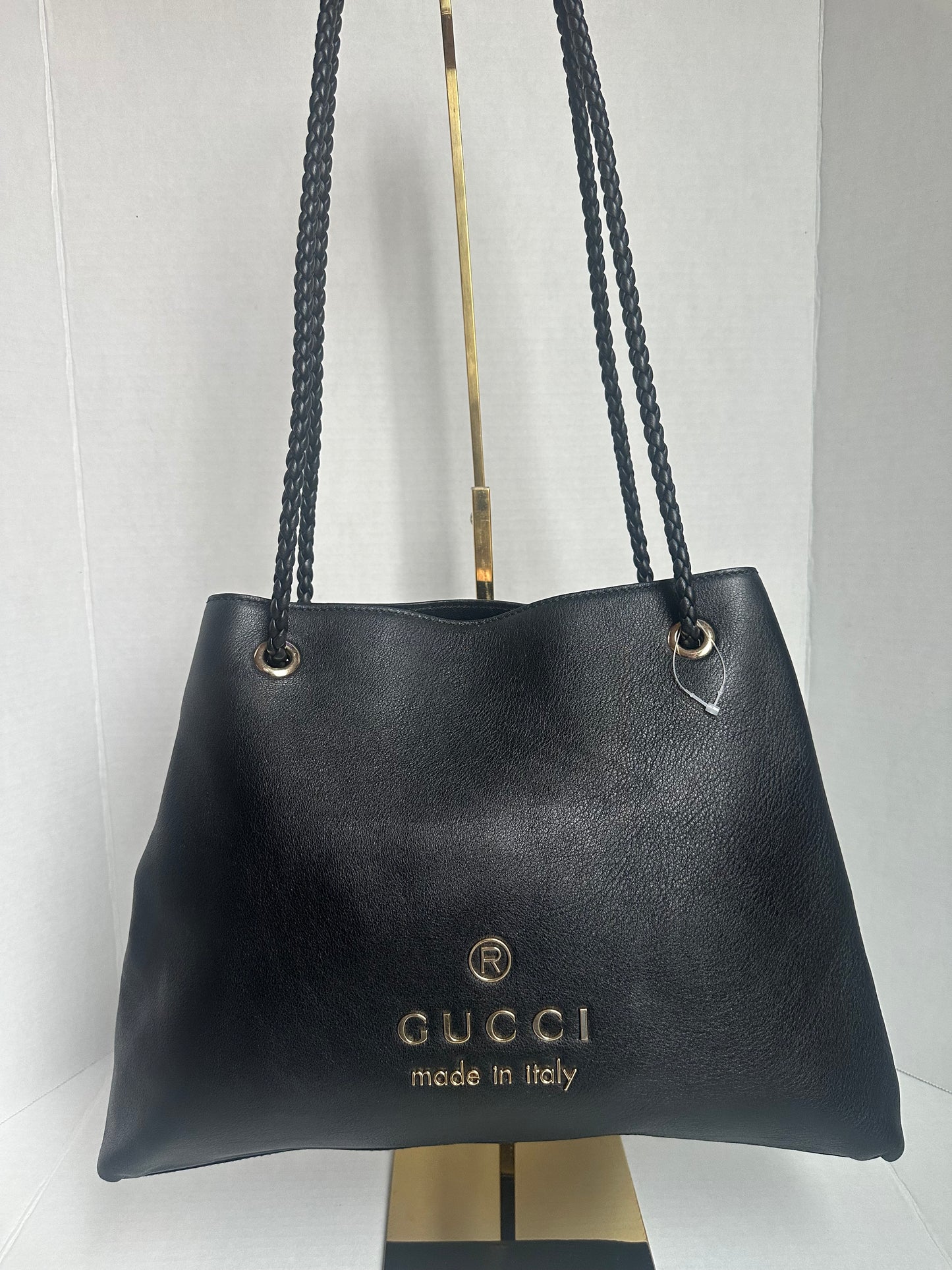 Available Gucci black leather shoulder bag