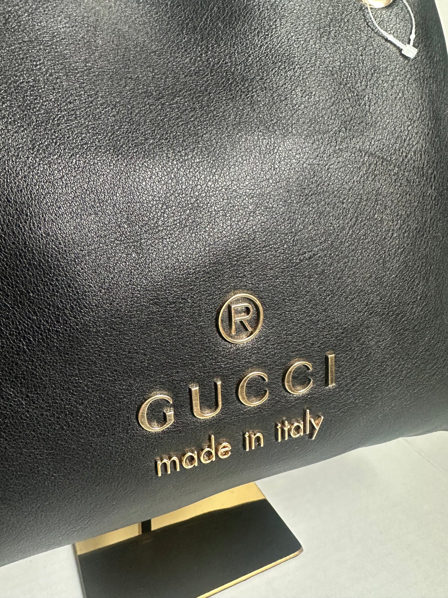 Available Gucci black leather shoulder bag