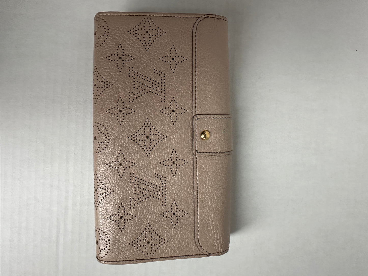 Available Louis Vuitton Mahina Amelia Wallet Beige Opal