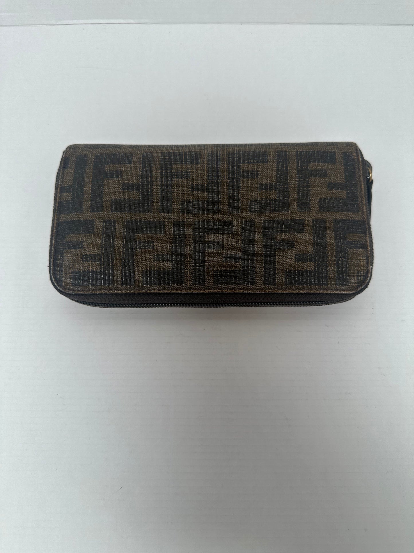 Fendi wallet zippy / crossbody