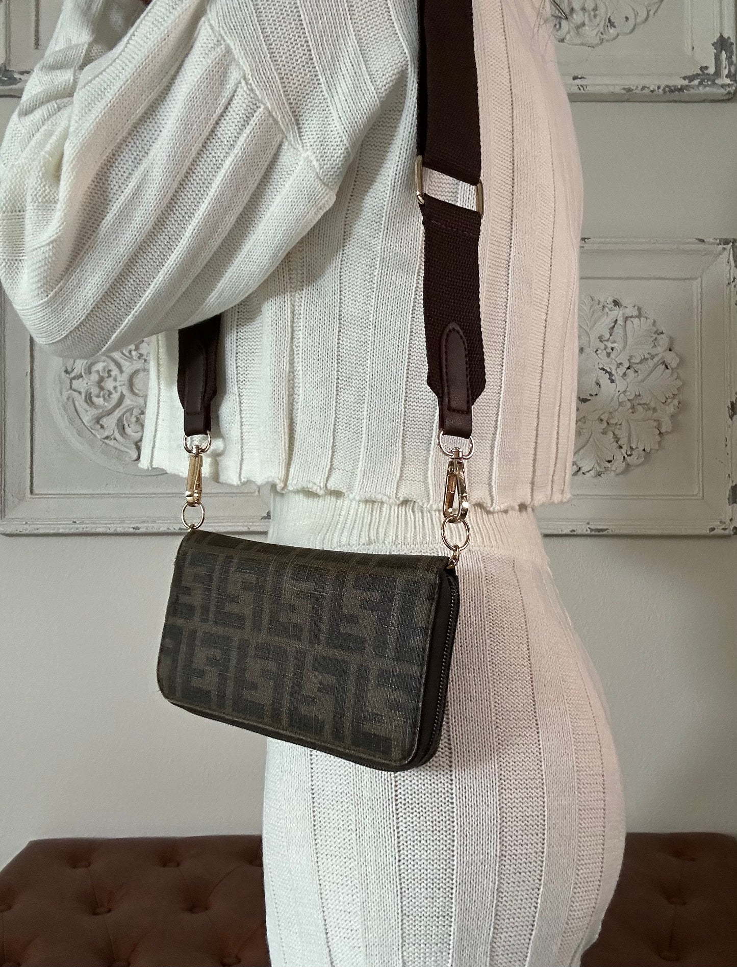 Fendi wallet zippy / crossbody