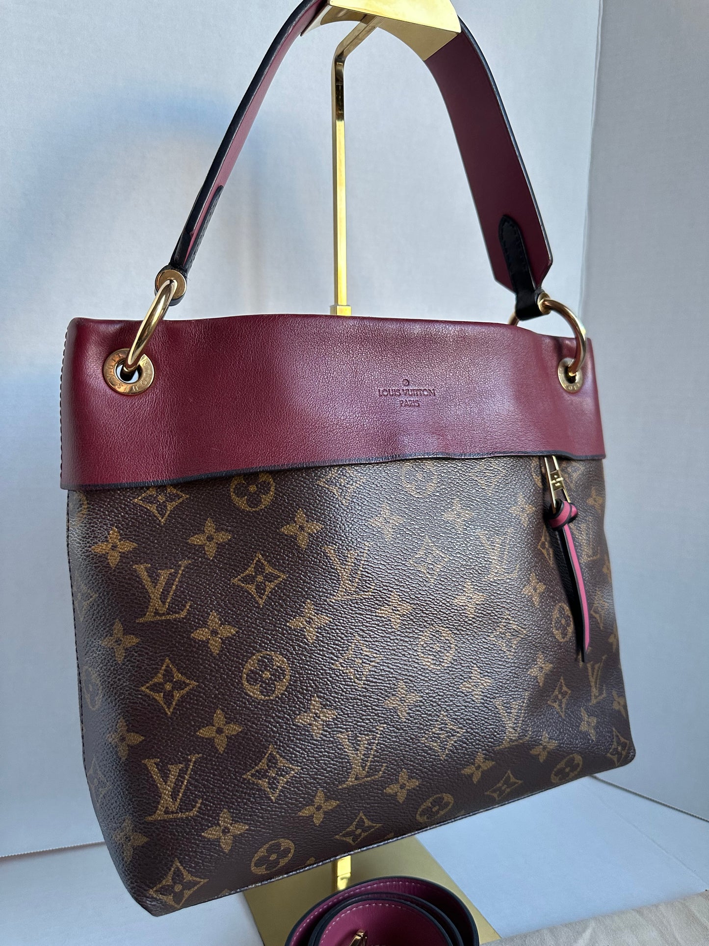 Available Louis Vuitton Tuileries Besace LV Monogram