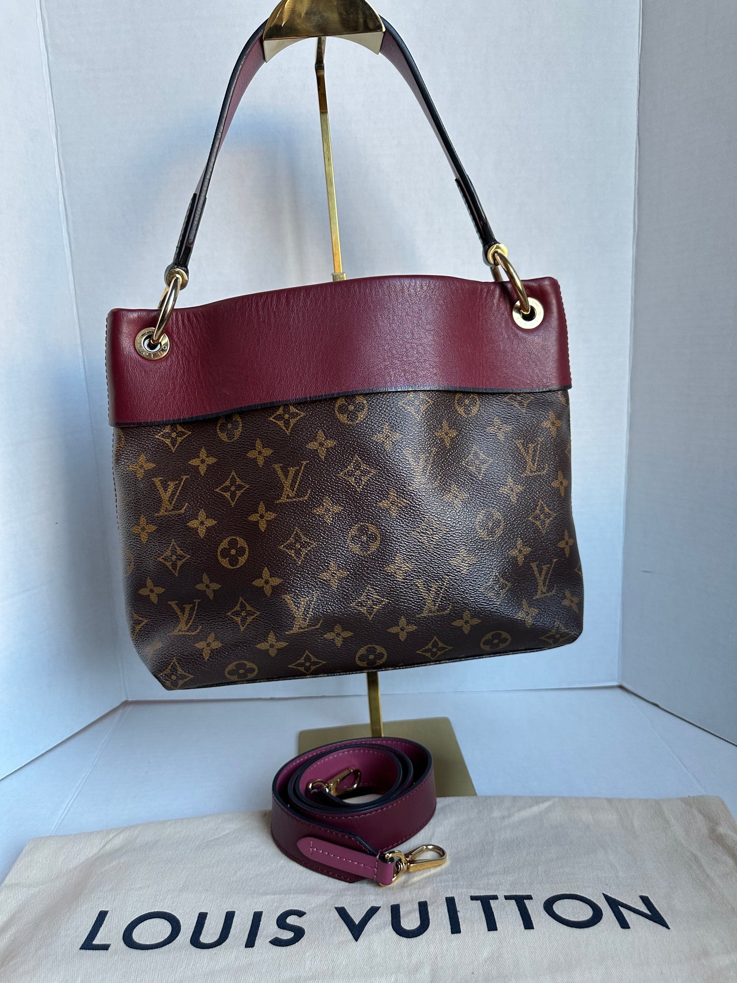 Available Louis Vuitton Tuileries Besace LV Monogram