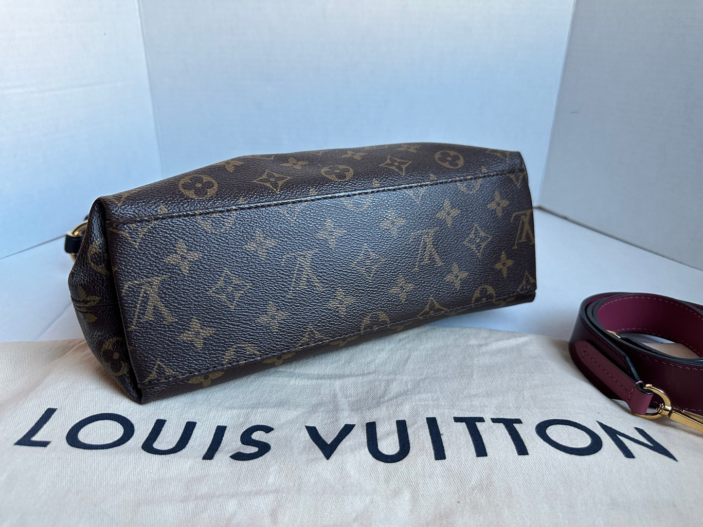 Available Louis Vuitton Tuileries Besace LV Monogram