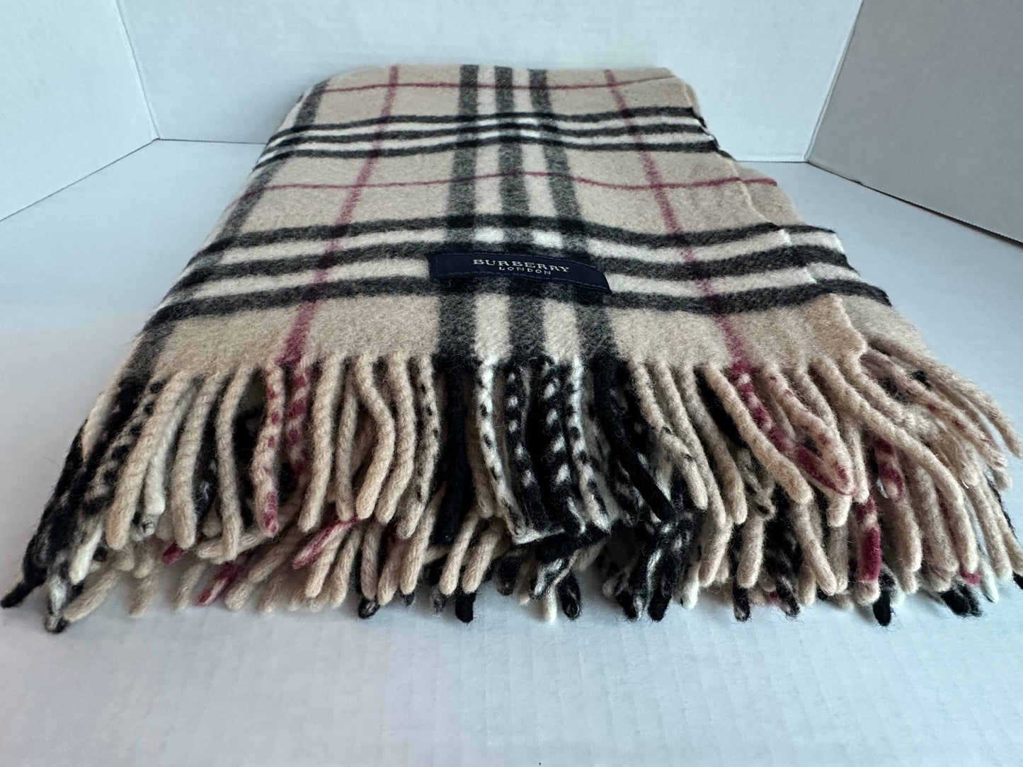 Burberry Classic Nova Check Scarf, lap blanket, shawl 100% pure wool