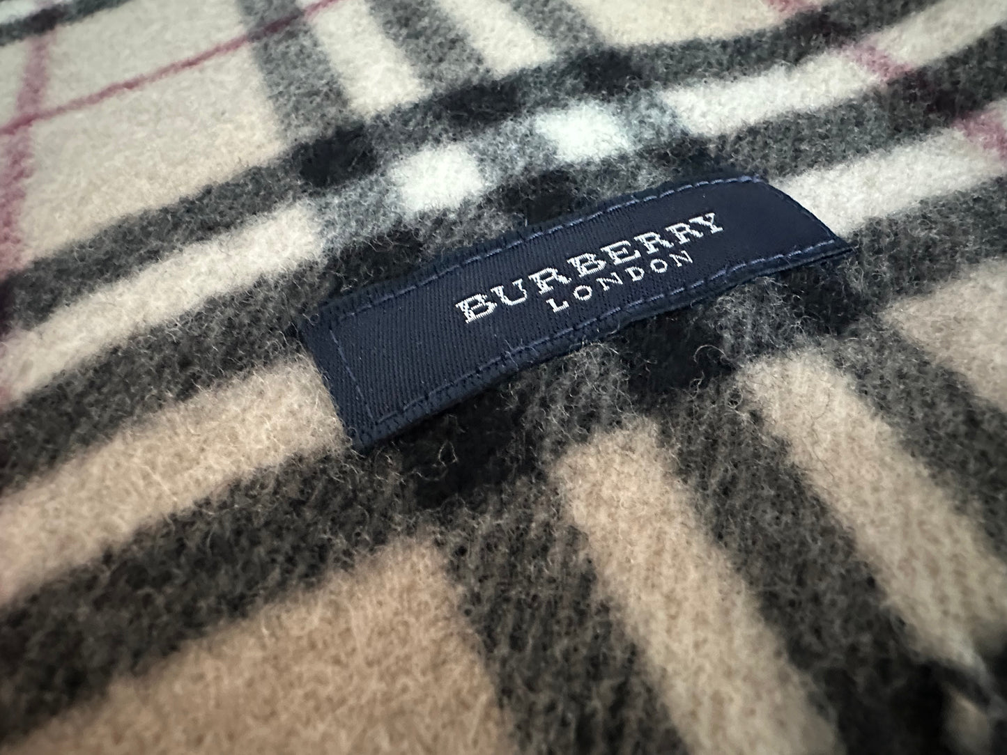 Burberry Classic Nova Check Scarf, lap blanket, shawl 100% pure wool