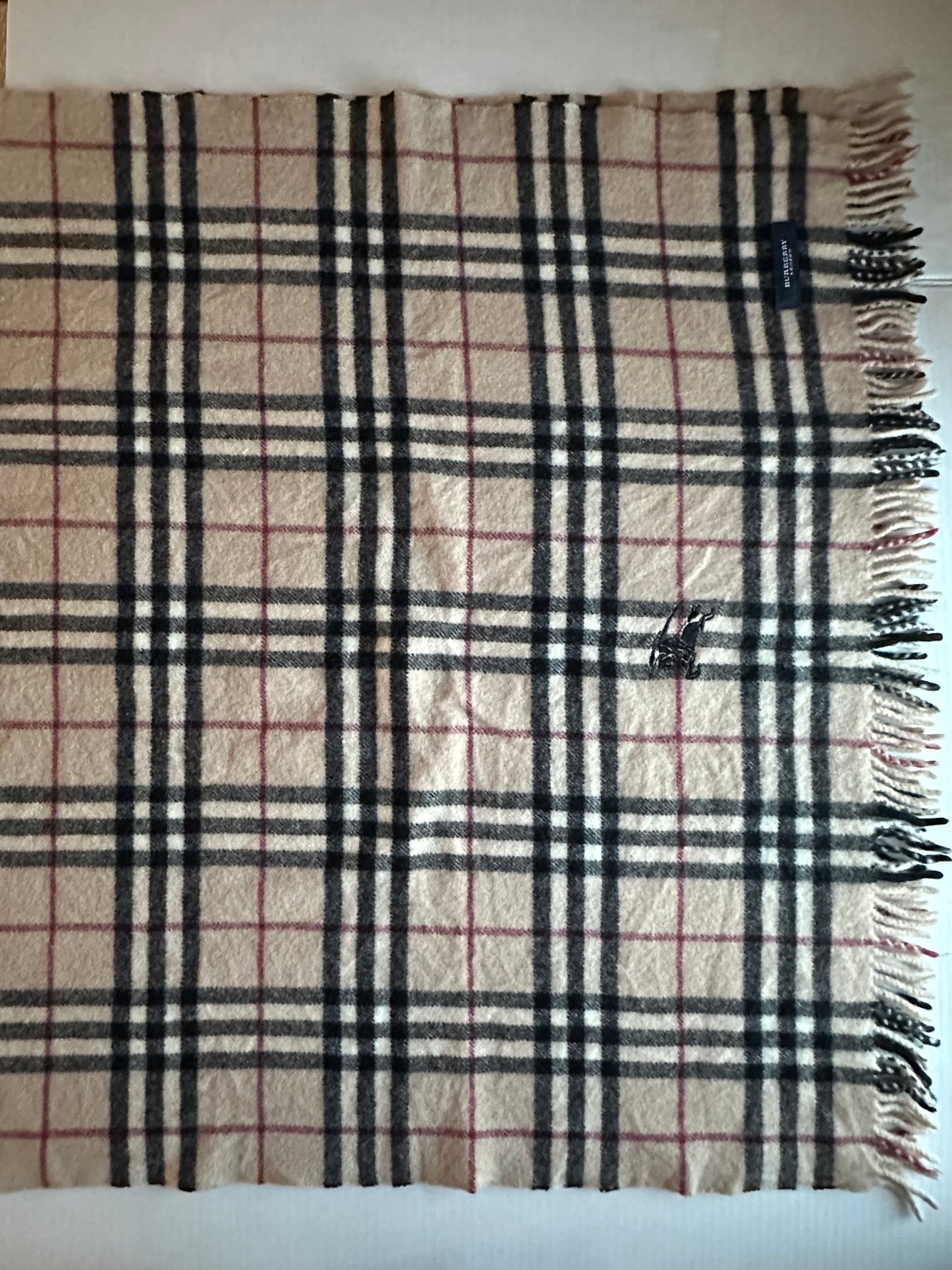 Burberry Classic Nova Check Scarf, lap blanket, shawl 100% pure wool