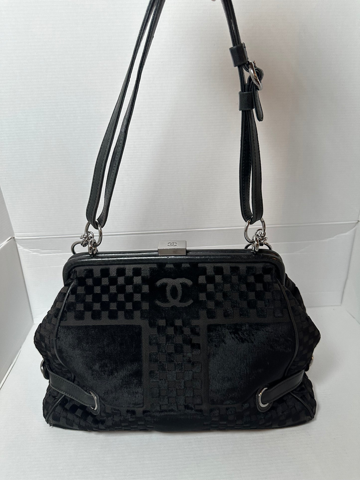 Chanel embossed velvet cc shoulder bag.