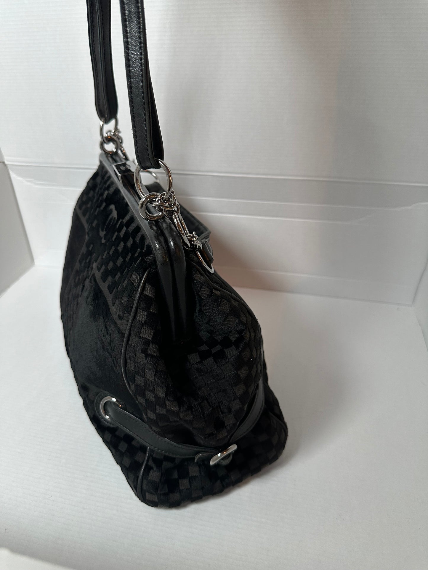 Chanel embossed velvet cc shoulder bag.