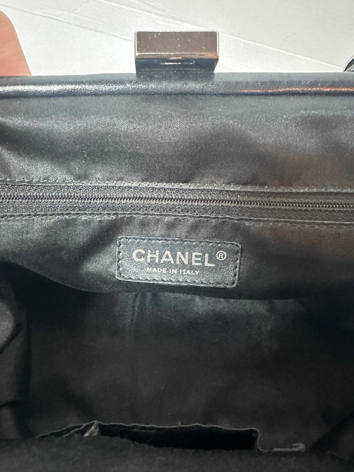 Chanel embossed velvet cc shoulder bag.