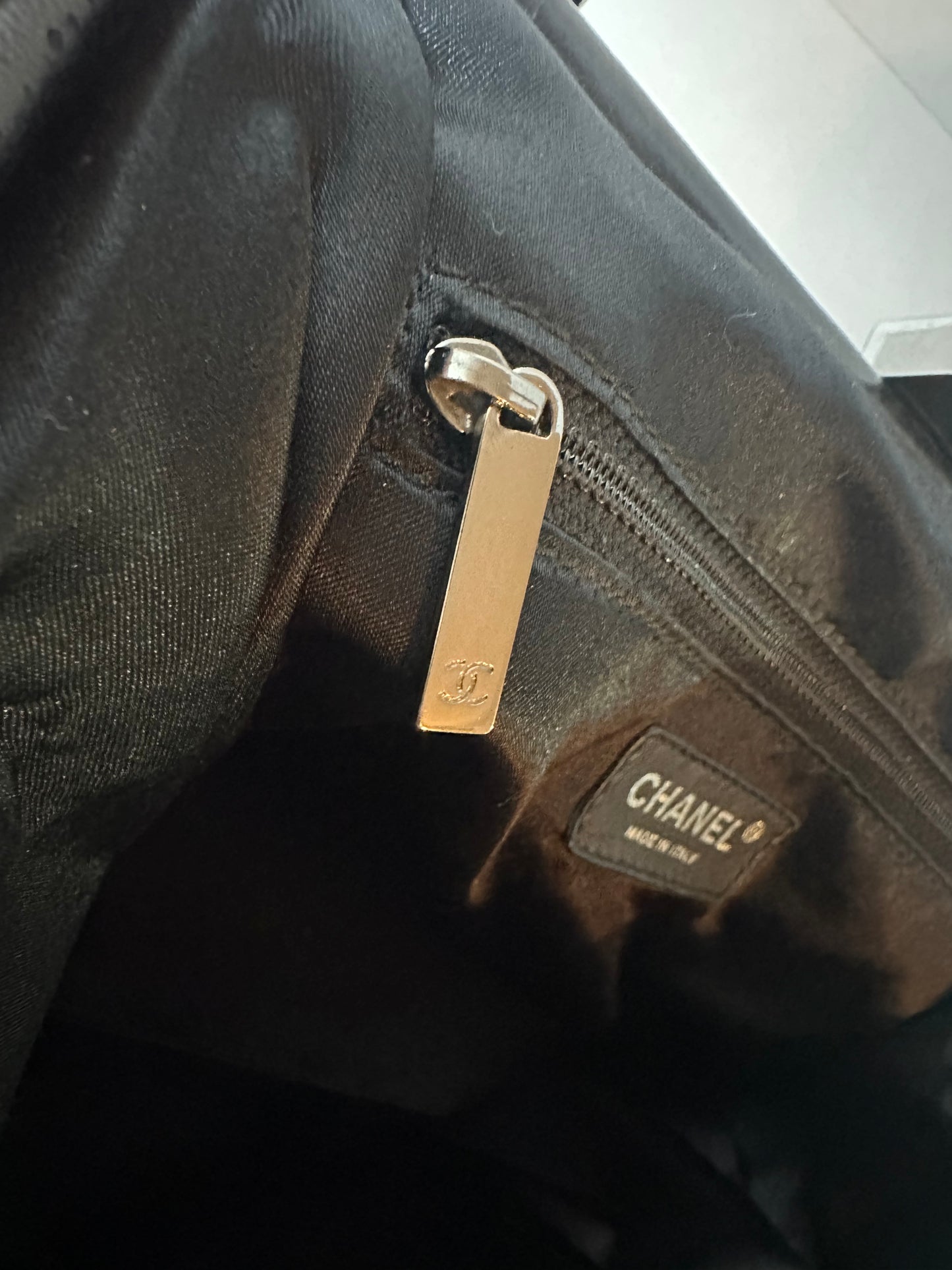Chanel embossed velvet cc shoulder bag.