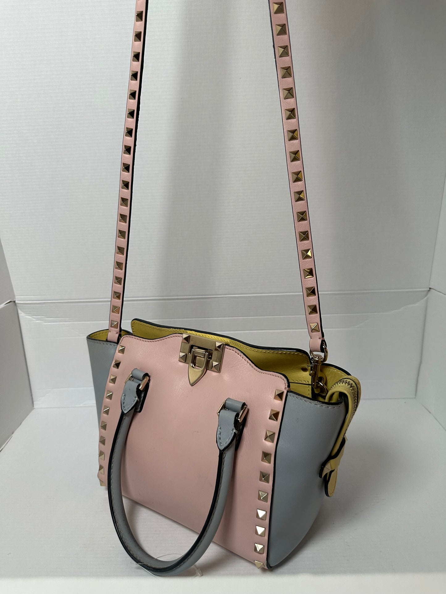 VALENTINO MULTICOLOR ROCKSTUD CROSSBODY TOTE BAG with strap