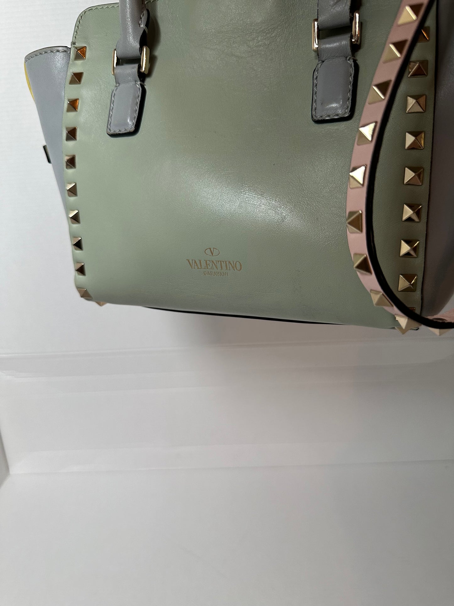 VALENTINO MULTICOLOR ROCKSTUD CROSSBODY TOTE BAG with strap