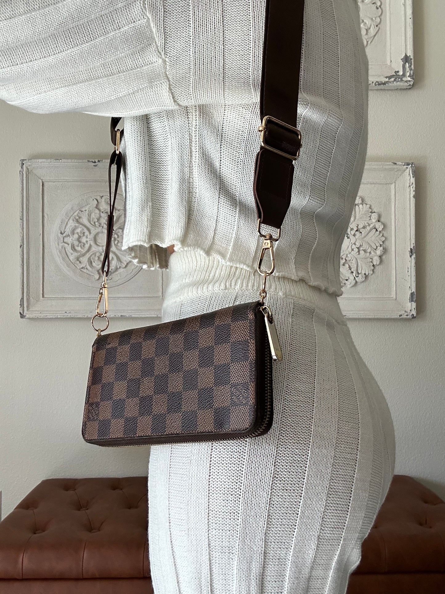 Louis Vuitton Damier Ebene long zippy on strap